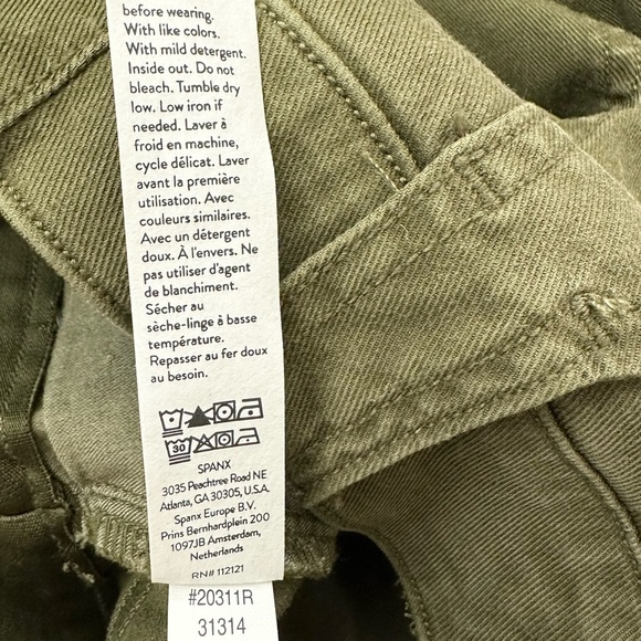 Spanx - Stretch Twill Ankle Cargo Pant Darkened Olive - Picture 15 of 15